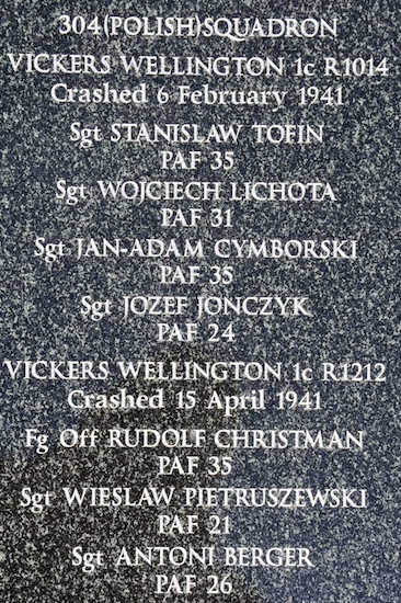 bleasby aircrews memorial wellingtons r1014 and r1212