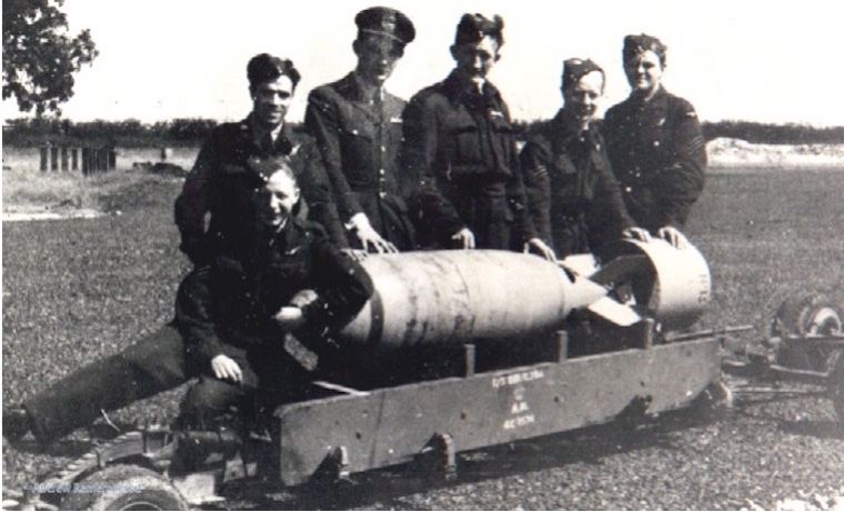 12 squadron wellington ii w5444 ph t crew