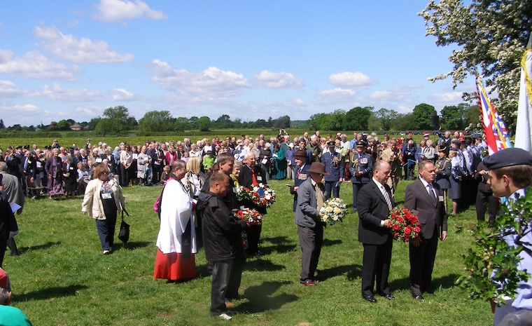 lancaster jb125 memorial crowd