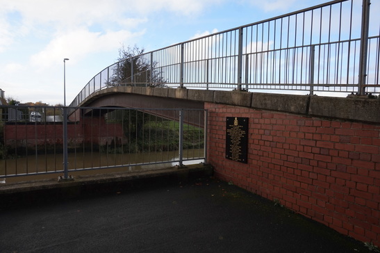 DSC02325 001 547x410