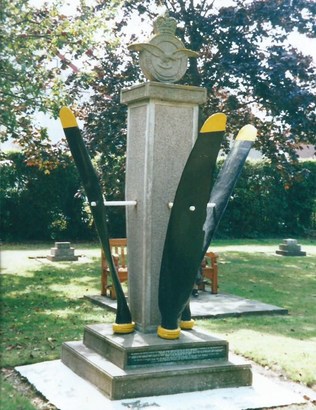 7 Halifax RCAF bomber fixed 547x410